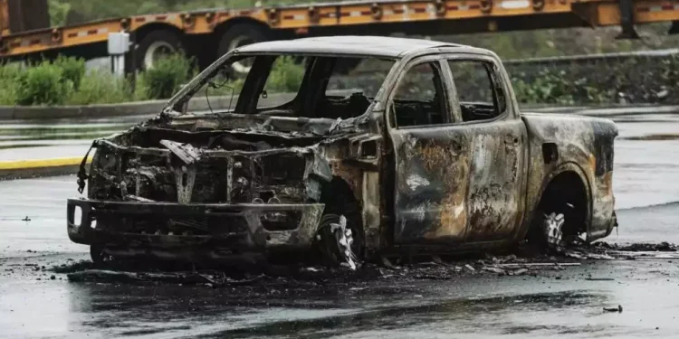 Drones bombardean y calcinan casas y vehículos en Choix, Sinaloa; familias enteras se refugian