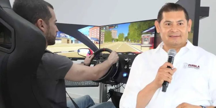 Gobierno de Puebla usará 30 simuladores de manejo para tramitar licencias de conducir