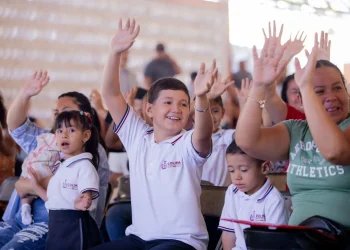 Gobierno del Estado de Colima entrega Mi ColiBeca para Empezar en Cuauhtémoc; 1,654 estudiantes se benefician este lunes