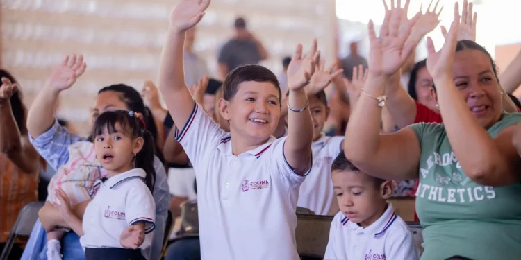 Gobierno del Estado de Colima entrega Mi ColiBeca para Empezar en Cuauhtémoc; 1,654 estudiantes se benefician este lunes