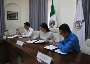 Indira Vizcaíno atestigua convenio entre Incode y Conade, para seguir desarrollando el deporte en Colima