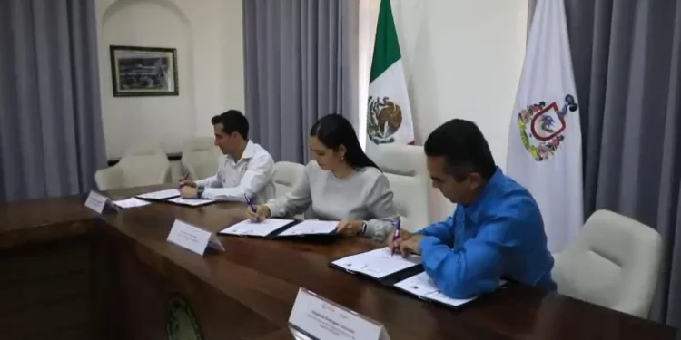 Indira Vizcaíno atestigua convenio entre Incode y Conade, para seguir desarrollando el deporte en Colima