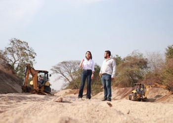 Rosi Bayardo anuncia desazolve en 16 puntos de clave de canales y arroyos de Manzanillo