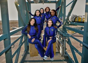 Katy Perry, tras volar al espacio en la primera misión compuesta por mujeres: “No puedo recomendar más esta experiencia… Le pongo un 10”