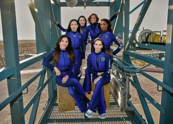 Katy Perry, tras volar al espacio en la primera misión compuesta por mujeres: “No puedo recomendar más esta experiencia… Le pongo un 10”