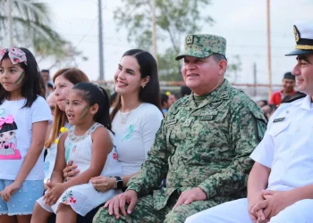 Rosi Bayardo festeja a las niñas y niños de Marimar II