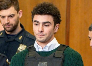 Estados Unidos busca formalmente pena de muerte para Luigi Mangione por asesinato de CEO de UnitedHealthcare