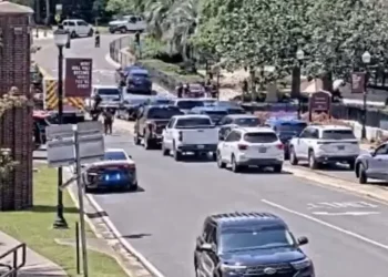 Reporte de tirador activo en la Universidad Estatal de Florida obliga a cierre del campus y despliegue masivo de policía