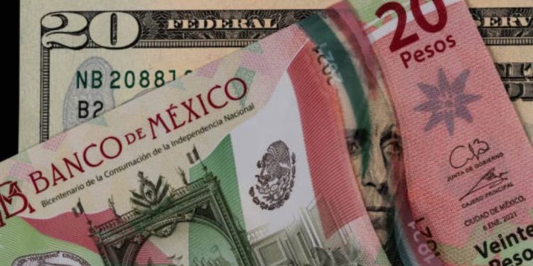 Dólar supera los 21 pesos debido a la guerra comercial