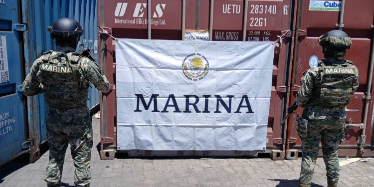 Personal de la Armada de México asegura más de cinco toneladas de mercurio en el Recinto Portuario de Manzanillo, Colima