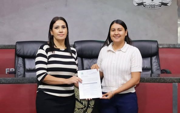 H Congreso del Estado de Colima. Funcionaria del INE visita al poder Legislativo