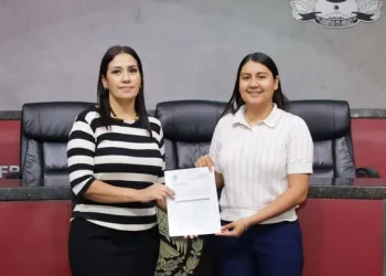 H Congreso del Estado de Colima. Funcionaria del INE visita al poder Legislativo