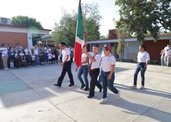 H. Congreso del Estado de Colima. Se lleva a cabo ceremonia cívica itinerante del mes de abril, al Centro de Atención Múltiple (CAM) “Hellen Keller”, del municipio de Manzanillo.