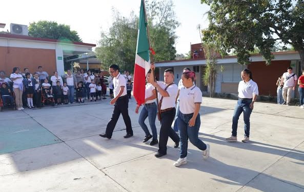 H. Congreso del Estado de Colima. Se lleva a cabo ceremonia cívica itinerante del mes de abril, al Centro de Atención Múltiple (CAM) “Hellen Keller”, del municipio de Manzanillo.