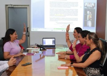 H Congreso del Estado de Colima. Analizan y dictaminan iniciativa de reforma a la Constitución local en materia de Lengua de Señas Mexicana