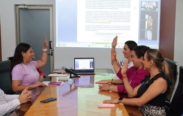 H Congreso del Estado de Colima. Analizan y dictaminan iniciativa de reforma a la Constitución local en materia de Lengua de Señas Mexicana