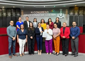 H Congreso del Estado de Colima. Titular del Órgano Superior de Auditoria y Fiscalización  entregó ala presidenta de la mesa directiva del Congreso el oficio que da cuenta sobre la apertura de la auditoría 2024