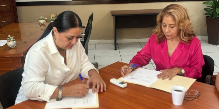 Trabajo Colima y Colegio de Peritos ratifican convenio para abatir rezago en las Juntas de Conciliación y Arbitraje