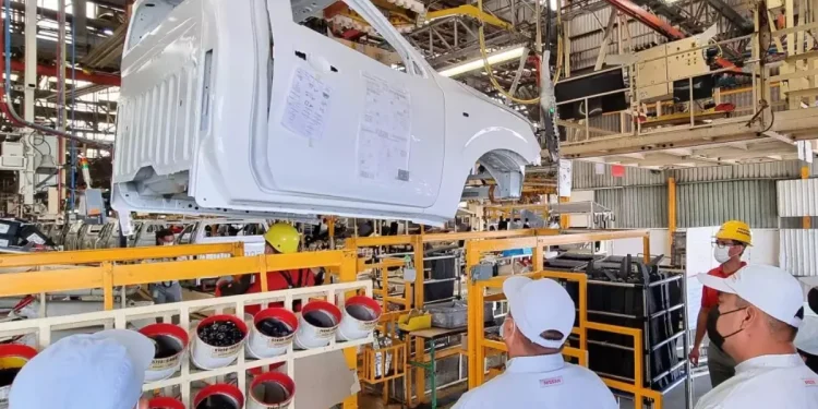 Nissan fabrica en México la pickup que exportará a toda América Latina