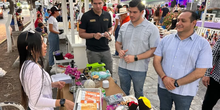 Subsejuv realiza con éxito el ‘Mercadito Joven’ en Tecomán