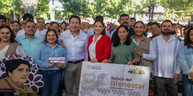 Gobiernos de Sheinbaum e Indira tienen a 100% de estudiantes de preescolares, primarias y secundarias públicas de Colima con una beca