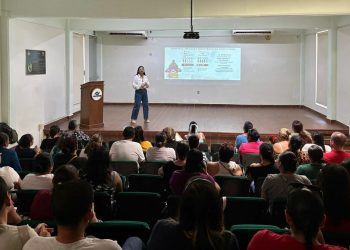 Capacita Gobierno del Estado de Colima para garantizar alimentación saludable en escuelas