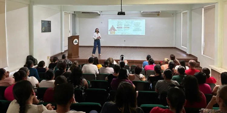 Capacita Gobierno del Estado de Colima para garantizar alimentación saludable en escuelas