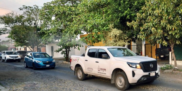 Fumiga Secretaría de Salud contra el dengue en Colima, Villa de Álvarez y Manzanillo