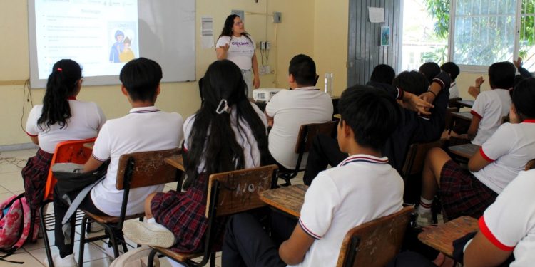ICM capacita a estudiantes de Suchitlán Comala en prevención de violencia en el noviazgo