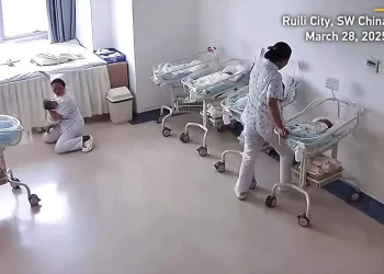 Enfermeras arriesgan su vida para salvar a bebés durante terremoto en Myanmar