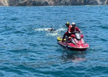 Encuentran cu3rpo flotando en el mar de Manzanillo