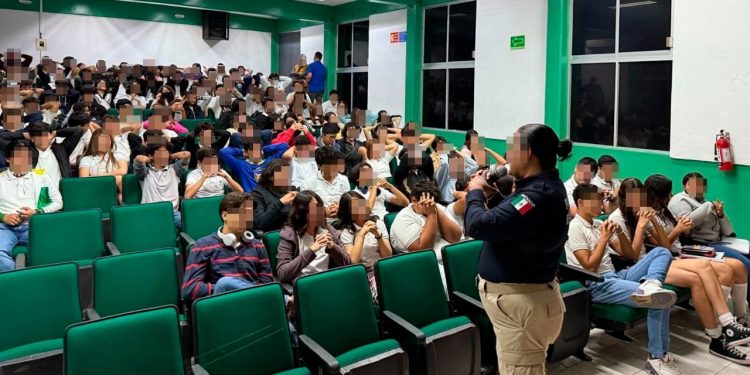 SSP imparte charlas en bachillerato de la Universidad de Colima