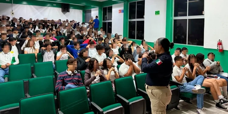 SSP imparte charlas en bachillerato de la Universidad de Colima