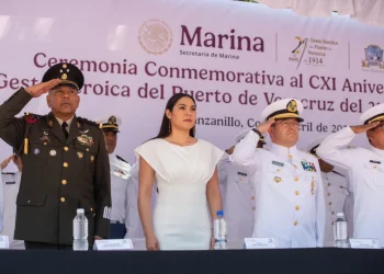 En Manzanillo, Indira asiste a ceremonia por aniversario de la Gesta Heroica del Puerto de Veracruz