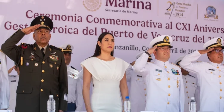 En Manzanillo, Indira asiste a ceremonia por aniversario de la Gesta Heroica del Puerto de Veracruz