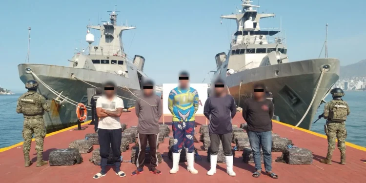 Durante dos operaciones marítimas, se aseguraron alrededor de 4.2 toneladas de presunta cocaína en aguas de Guerrero