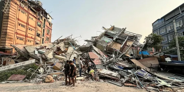 Los fallecidos en el terremoto de Myanmar superan los 3,500