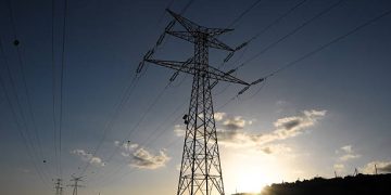 España recupera suministro eléctrico tras apagón masivo del lunes