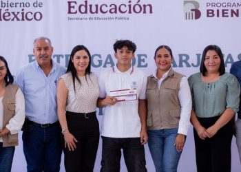 Gobernadora invita a estudiantes de bachillerato a aprovechar apoyos que hoy reciben para construir sus sueños