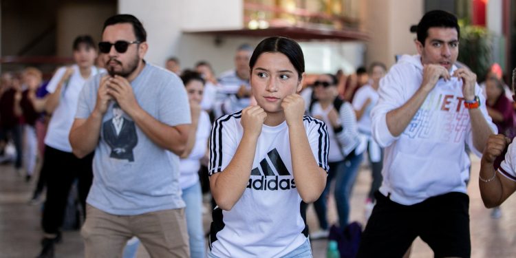 Colima participa en Clase Nacional de Boxeo; el deporte genera felicidad, buen estilo de vida y paz, coinciden Claudia Sheinbaum e Indira Vizcaíno