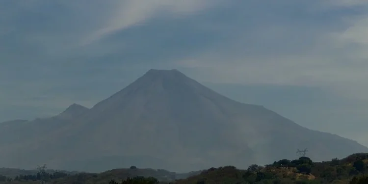 Volcán de Colima registró 6 sismos y 8 derrumbes en la última semana; permanece en ‘semáforo verde’