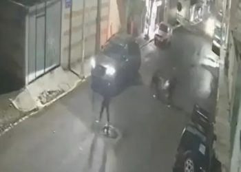 Cámara capta secuestro de mujer en Granjas de San Isidro, Puebla