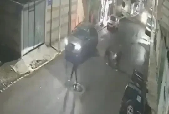 Cámara capta secuestro de mujer en Granjas de San Isidro, Puebla