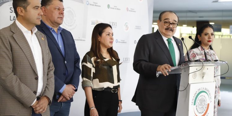 Senadores del Partido Verde, con el respaldo del senador Virgilio Mendoza, presentan iniciativa para establecer advertencias en canciones con apología de actividades ilícitas.