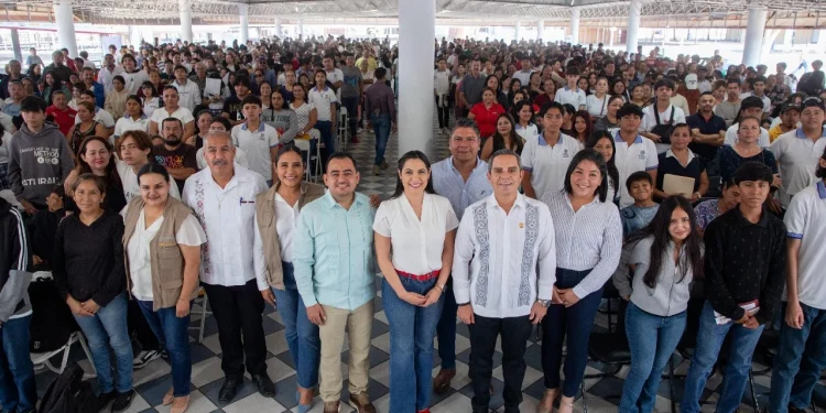 Gobernadora Indira Vizcaíno invita a estudiantes de bachillerato a cuidar y valorar la Beca ‘Benito Juárez’