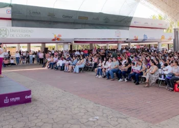 Gobernadora sigue entregando Mi ColiBeca para Empezar; este lunes llega a más de 3 mil estudiantes de Colima