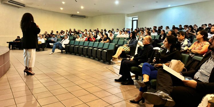 Capacitan y actualizan a personal del Sector Salud en Colima, en atención integral del VIH