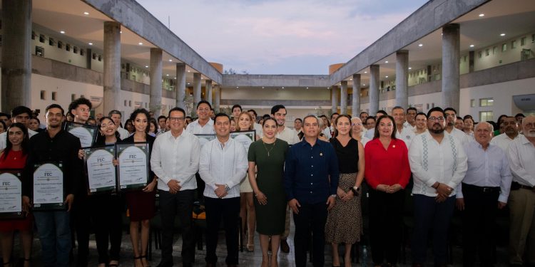 Las juventudes de Colima influyen en la sociedad: Gobernadora