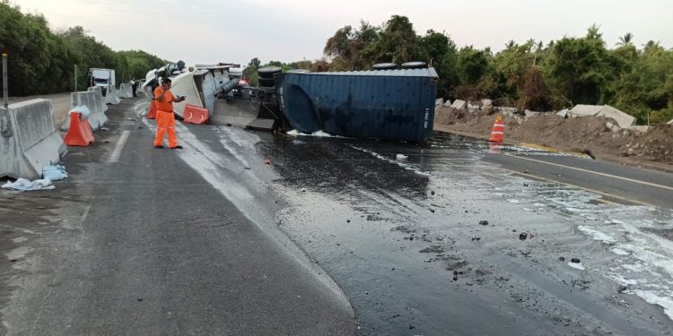 Alerta UEPC por accidente en autopista Colima-Manzanillo; está cerrada en el sentido de la capital al puerto