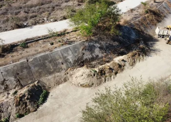 Gobierno de Rosi Bayardo avanza en desazolve de arroyos y canales en Manzanillo